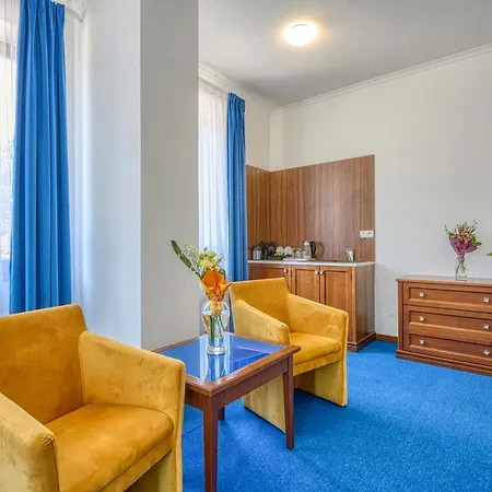 Bassiana Hotel Es Etterem-2