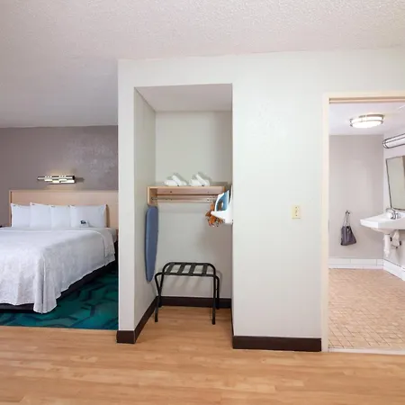 Red Roof Inn Plus Miami Airport-2