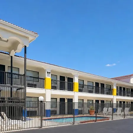 Days Inn By Wyndham Near Seaworld San Antonio-2