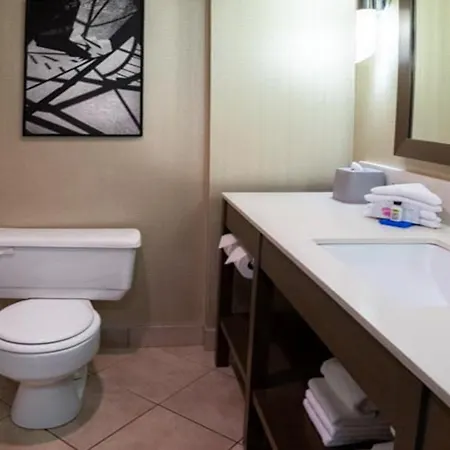 Holiday Inn Express Vancouver-Metrotown-2