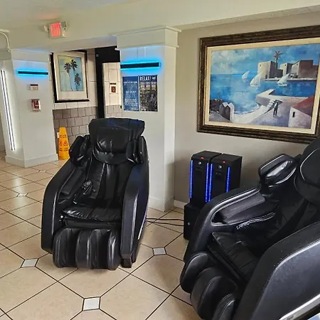 Days Inn & Suites By Wyndham Tampa Fairground-Casino-Ybor-2
