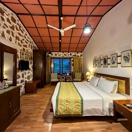 Shikarbadi Heritage Hotel By The Lake - By Hrh Group Of Hotels-3