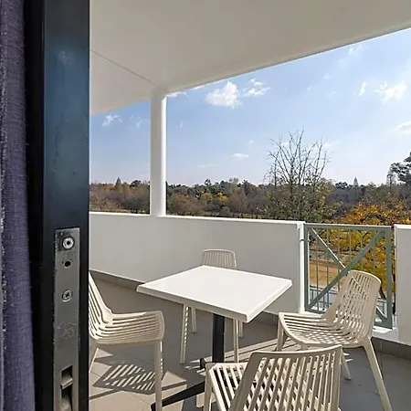 Mint Hotel Sandhurst-3
