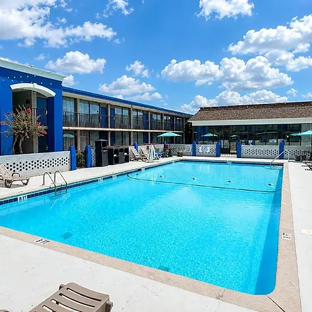 Clarion Inn-2