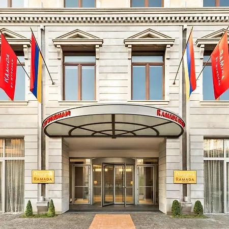 Ramada Hotel & Suites By Wyndham Yerevan-2