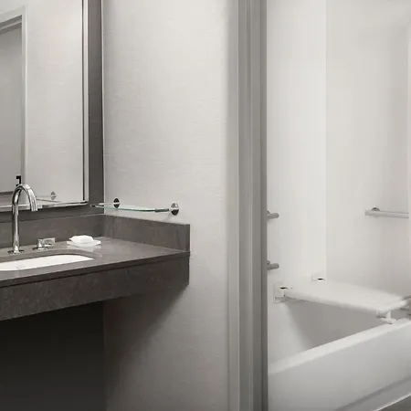 Courtyard By Marriott Savannah Downtown - Historic District-3