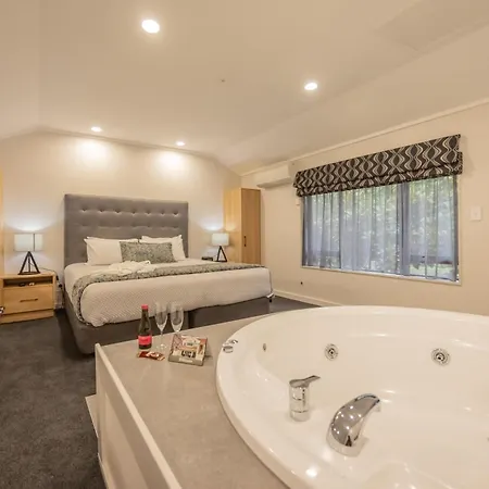 Aubyn Court Spa Motel-3