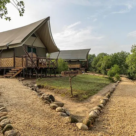Queen Elizabeth Bush Lodge By Nature Lodges Ltd-2