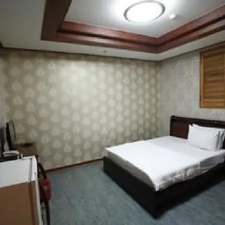Goodstay Galleria Motel-2