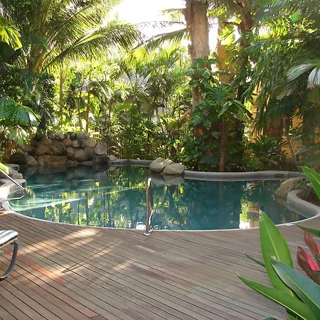 Palm Cove Tropic Apartments-2