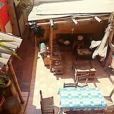 Blue House Backpackers Hostel-3