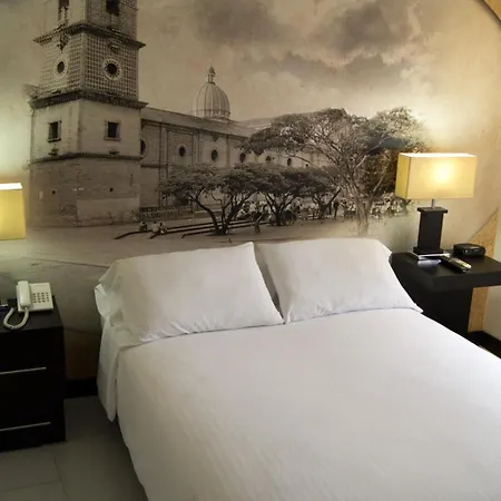 Hotel Puerta De San Antonio-3