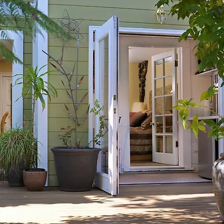 Noe'S Nest Bed And Breakfast-2