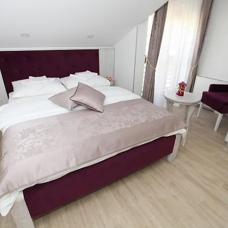 Apis Hotel-3