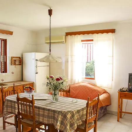 Pelagion Sea Coral - Beachfront Holiday Home-3
