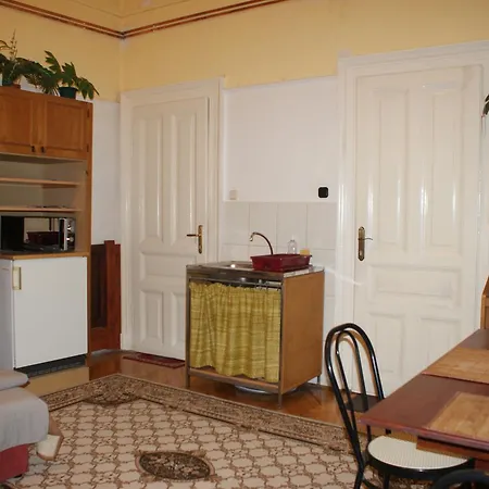 Regiposta Apartman-2