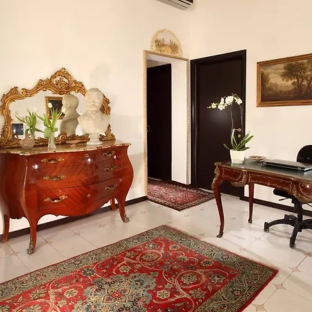 Roma Central Guest House-2