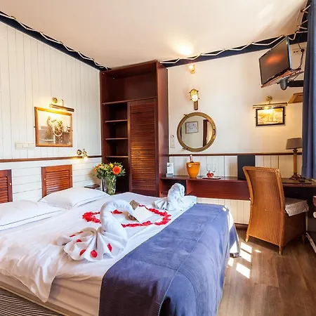 Boat Hotel De Barge-3