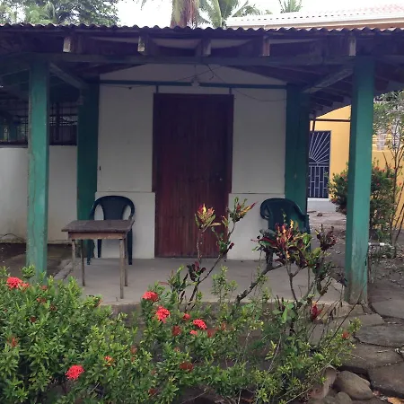 Cabinas Sol Y Mar-3