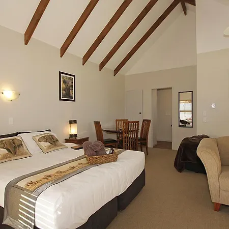Big Five Motel-2