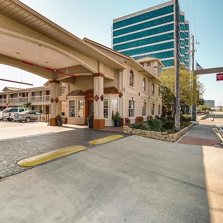 Quality Inn & Suites Dallas-Cityplace-3