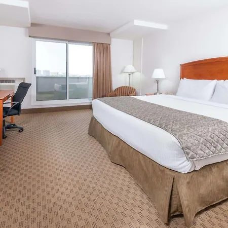 Ramada By Wyndham Edmonton South-2