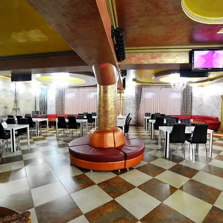 Rich Hotel-3