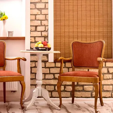 Old Town Cosy One Bedroom Apartments With Fireplace-3