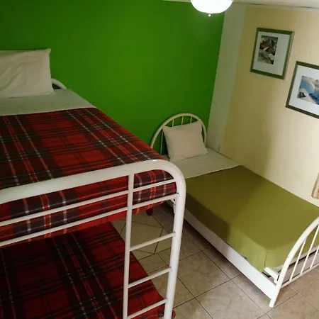 Hostel Room Aruba-3