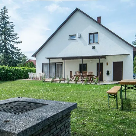 Myflat Piroska Holiday Home-3