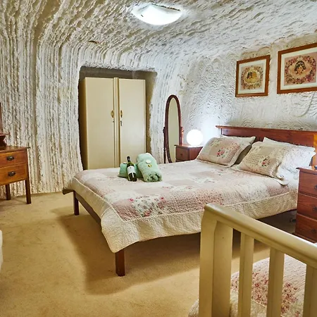 Underground Bed & Breakfast-3