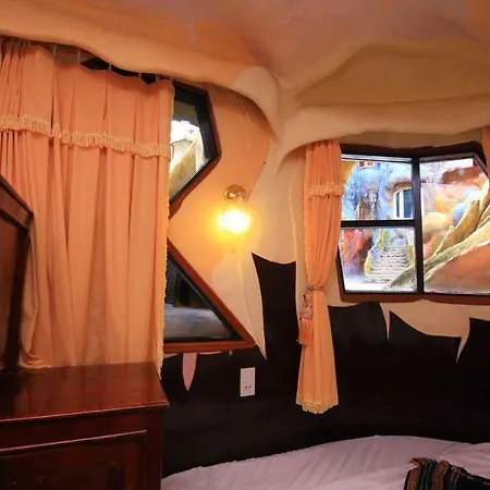 Crazy House-3