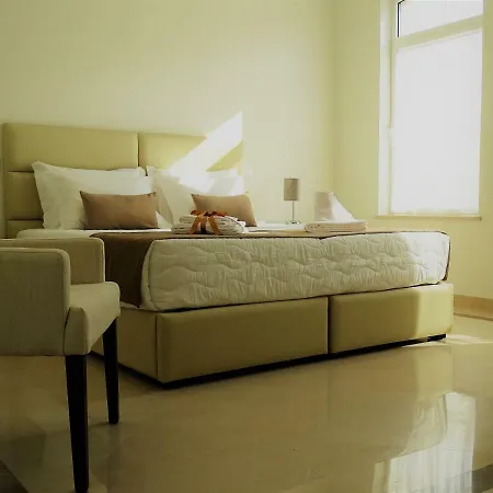 Bowen, Luxury Suites-2