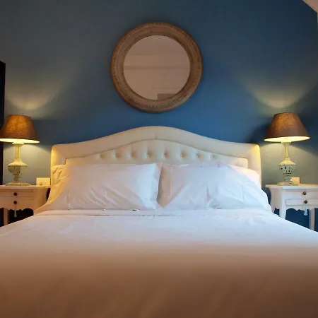 Cosmopolitan Central Rooms-3