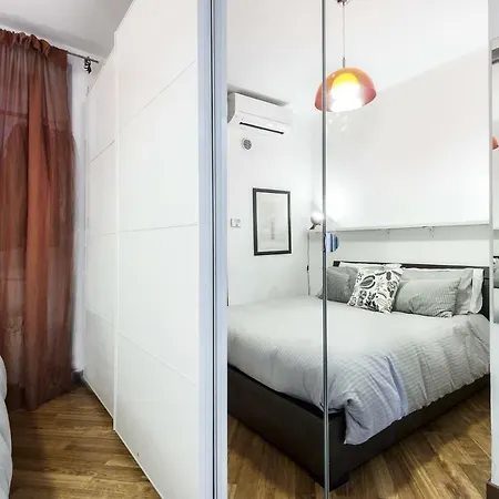 Beautiful And Happy Flat In Milan Center-2