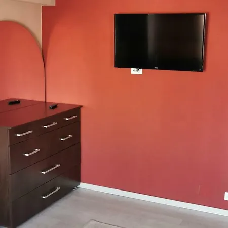Luxury Apartment With Two Bedrooms And Large Living Room, 100 Square Meters, City Center-2