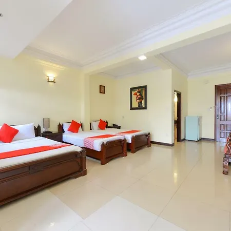 Lucky 2 Hotel & Travel-2