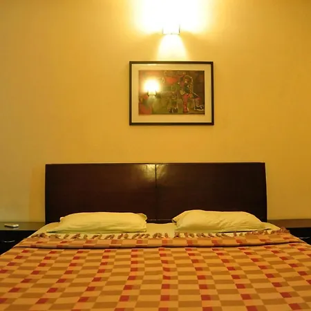 2Bhk Comfortable Furnished Serviced Apartments In Hauz Khas - Woodpecker Apartments-2