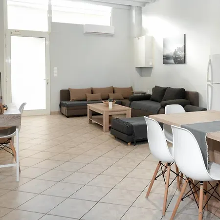 Spacious Apartment-600M From The Subway-3