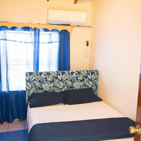 Tropical Breeze Vacation Home And Apartments-2