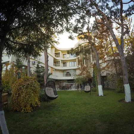 Hotel Beaumonde Garden-2