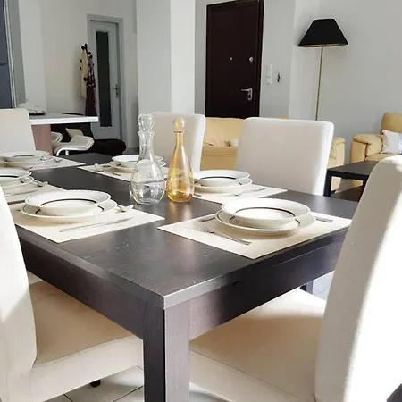 A Great Stay At A Comfortable Large Apartment-2