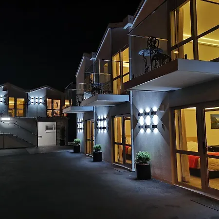 V Motel-2