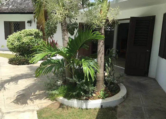 Reef Winds Villa Runaway Bay