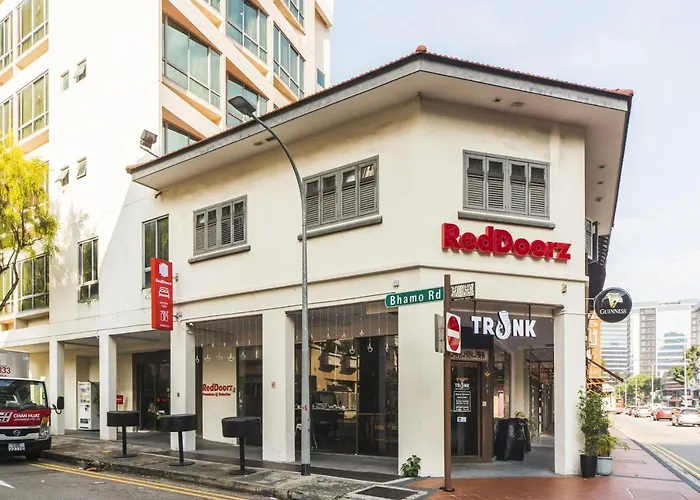Reddoorz Premium @ Balestier Hotel Singapore