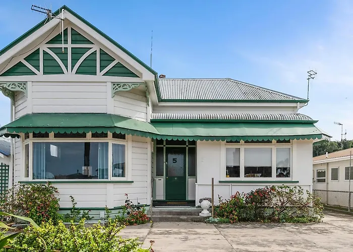 Leica Stay - Napier Holiday Home