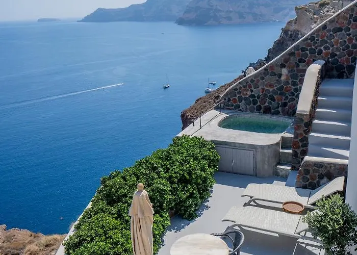 Pezoules Of Oia Hotel