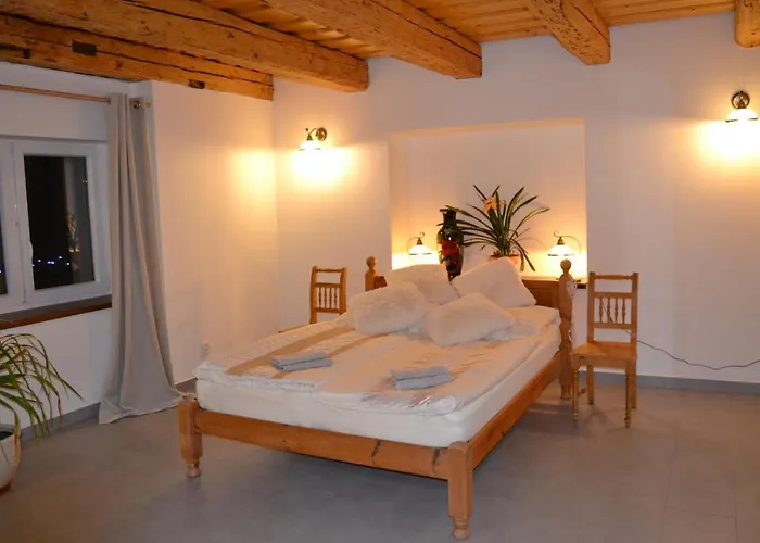 Apartments Near Tabor Zoo With Free Parking