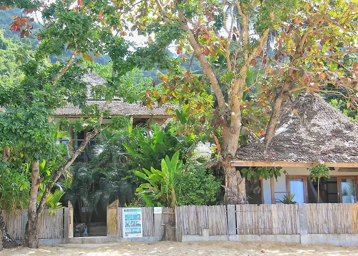 Maligaya Beach Bungalows El Nido