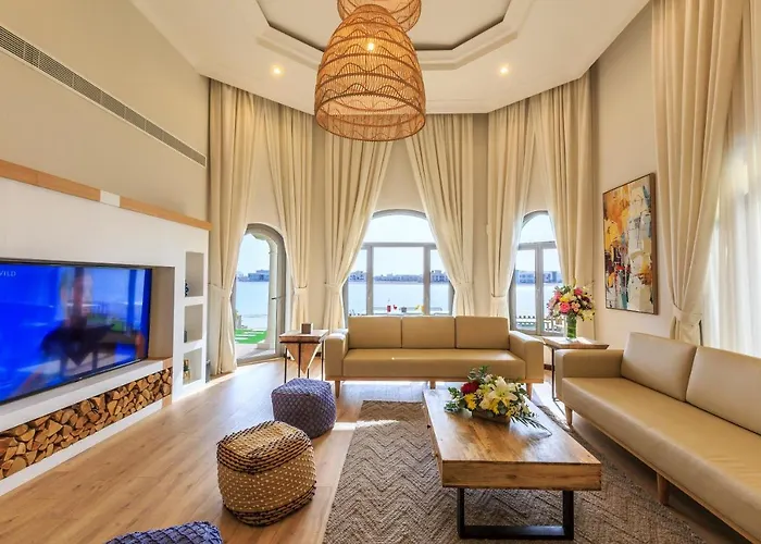 The S Holiday Homes - Stunning 5 Bedrooms Villa At The Palm Jumeirah With Private Beach And Pool Dubai